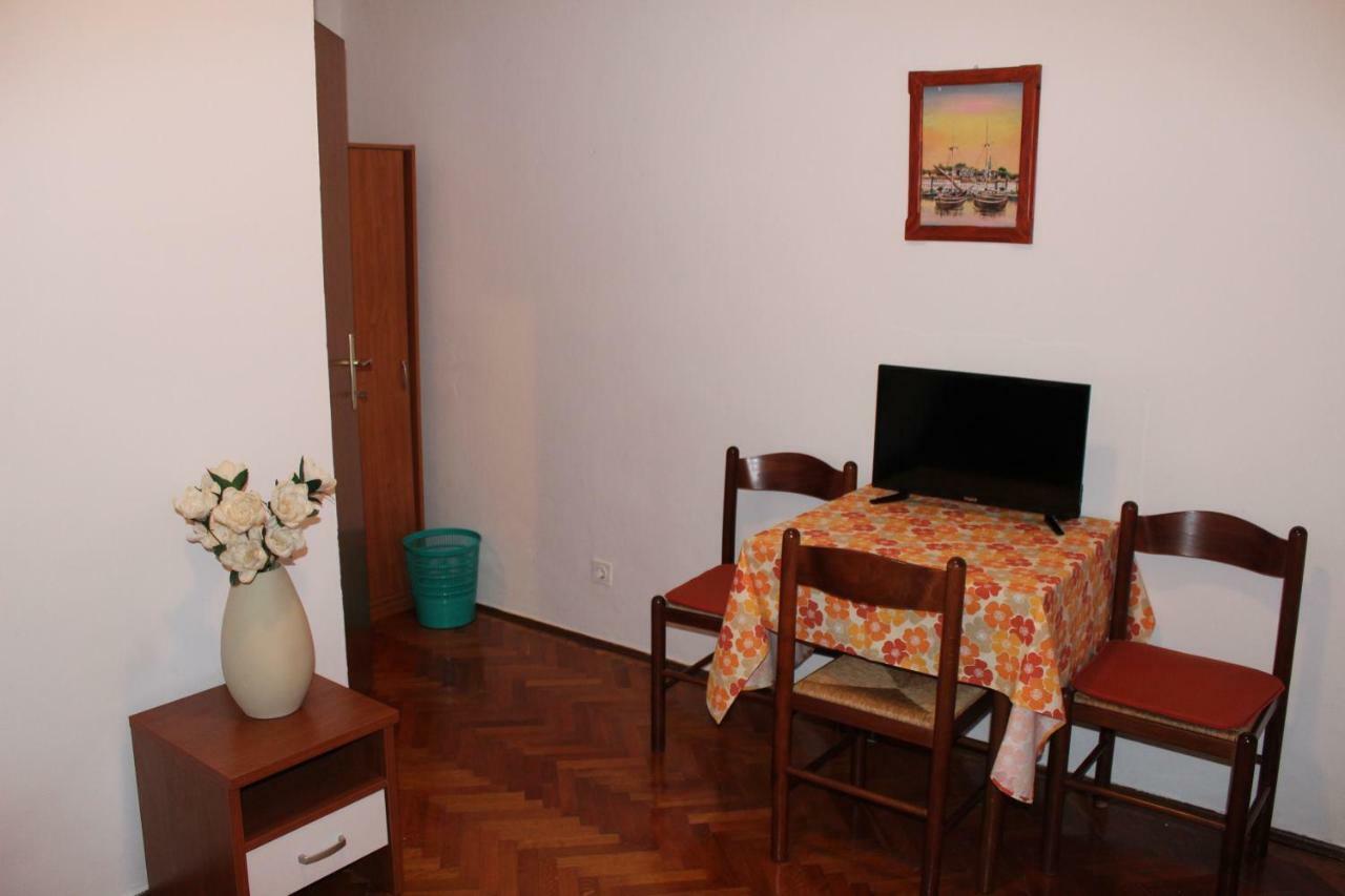 Apartment Muzic Mali Losinj Exterior photo